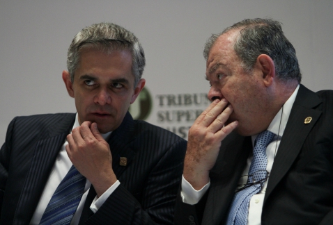 El jefe de Gobierno capitalino, Miguel Ángel Mancera, y el presidente del Tribunal Superior de Justicia del DF, Edgar Elías Azar, acudieron al Décimo 