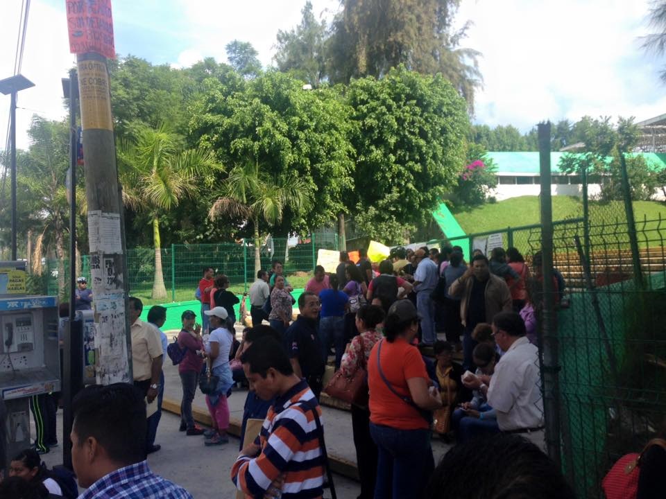 Los maestros no permiten el acceso a la dependencia. 