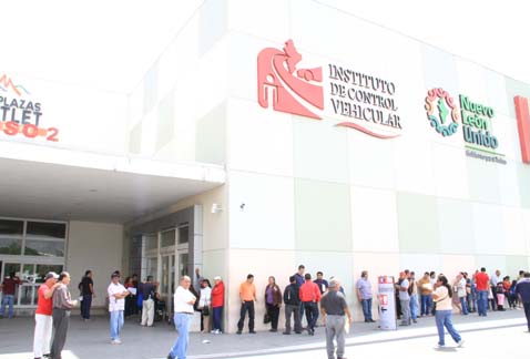 Se ha exhibido a 5 mil automovilistas que no han pagado el impuesto.