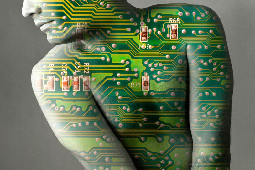 La empresa Dangerous Things integra chips bajo la piel para que las personas interactúen con objetos conectados.