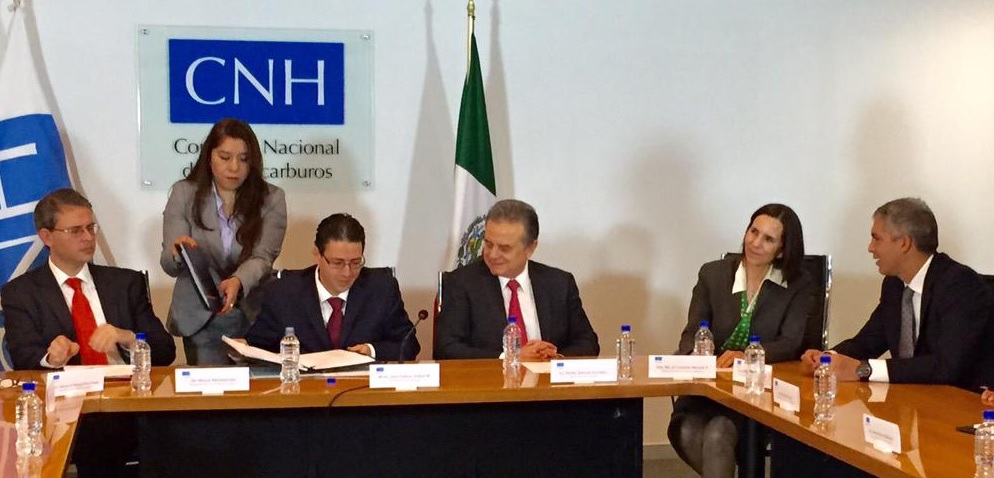 Firma de contratos de la primera etapa de la Ronda Uno