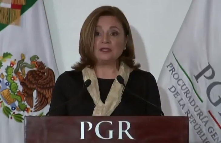 La procuradora Arely Gómez en conferencia de prensa.
