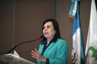Sandra Torres, candidata presidencial de la Unión Nacional de la Esperanza, durante la conferencia de prensa hoy en Ciudad de Guatemala