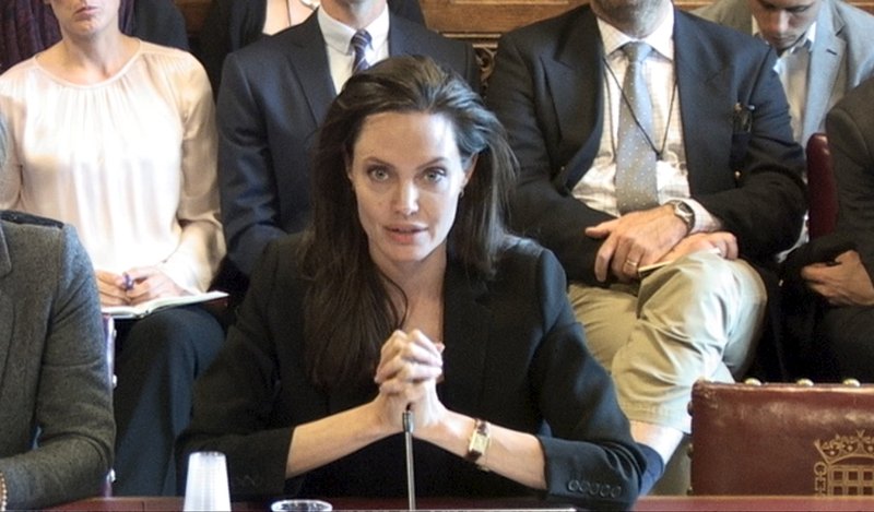 Angelina Jolie acudió al Parlamento británico. 