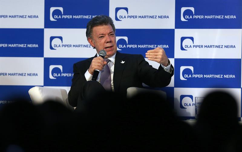El presidente de Colombia, Juan Manuel Santos, participa en el coloquio "Colombia: perspectivas y desafíos en la globalización" hoy en Bogotá 