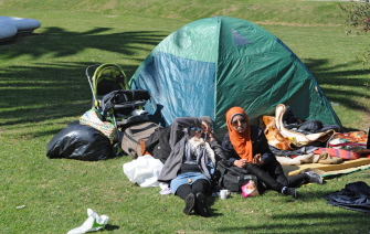 Refugiados sirios acampan en la plaza de la Independencia, en Montevideo, para pedir el regreso a Oriente Medio