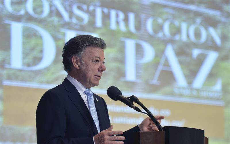 Juan Manuel Santos habla durante el lanzamiento de la Maestría en Construcción de Paz de la Universidad de los Andes, hoy, en Bogotá 