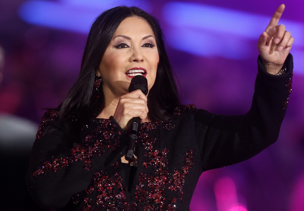 Ana Gabriel forma parte del grupo de famosos que serán distinguidos. 