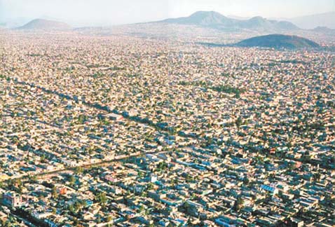 En la ciudad confluyen muchas fuerzas.