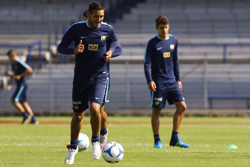 Ismael Sosa en el entrenamiento de Pumas en el Olímpico de CU