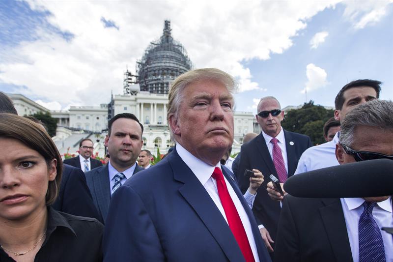 Trump fue interrumpido ayer en un acto contra el acuerdo nuclear con Irán, en el que tuvieron lugar agresiones contra activistas hispanos