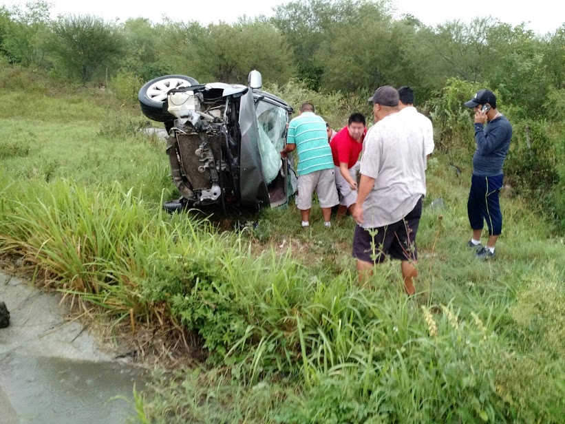 El vehículo quedó destrozado.