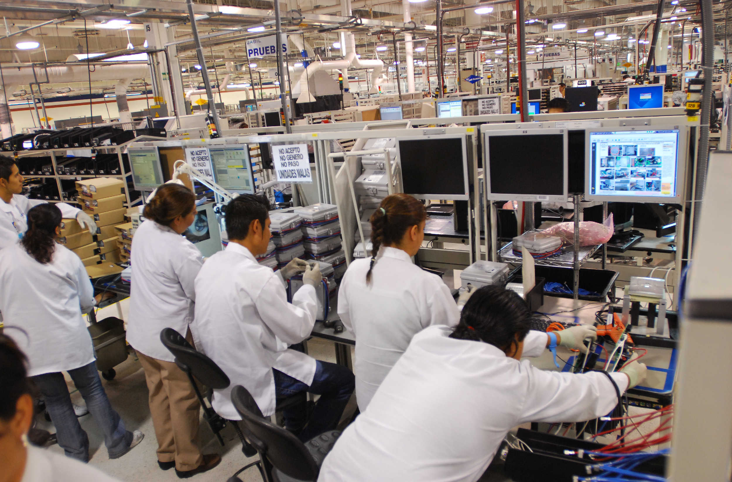 En el octavo mes del año el empleo sigue siendo uno de los rubros positivos en materia económica