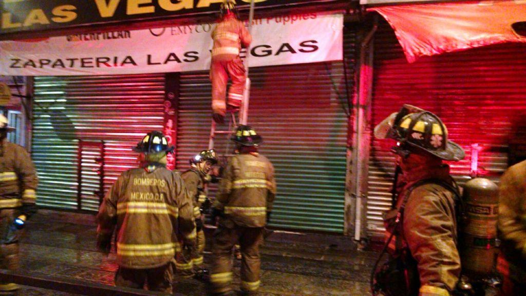 Incendio frente a la plaza Meave en la colonia Centro. 