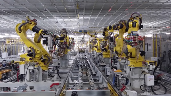 En esta segunda nave la actividad se centra en la soldadura y formación de las carrocerías. 