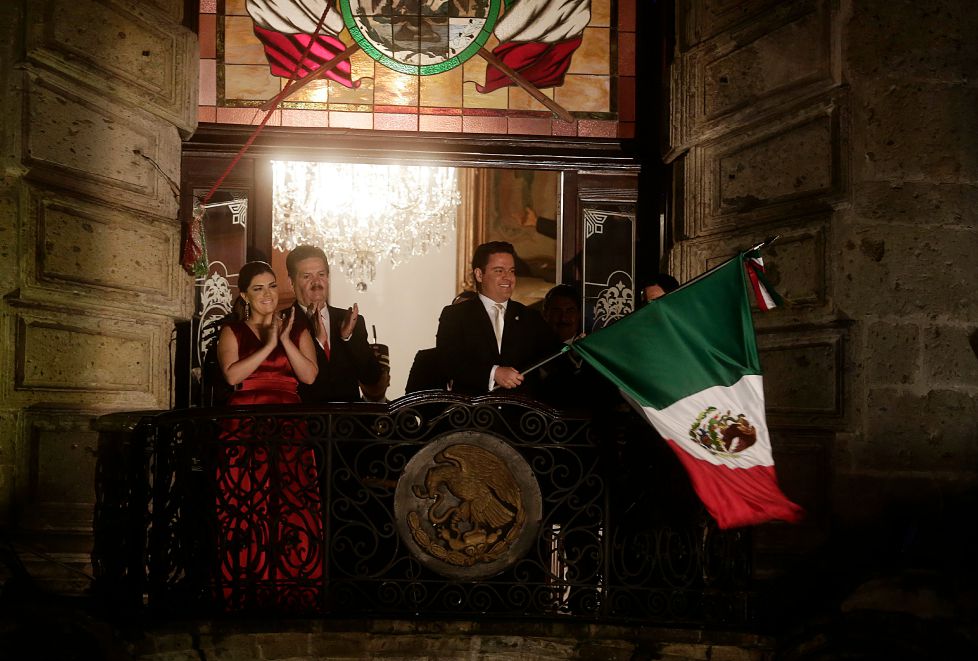 El gobernador de Jalisco, Aristóteles Sandoval, encabezó el acto cívico del grito de Independencia. 