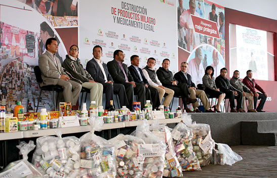 El gobernador del Estado de México, Eruviel Ávila, llamó a la población a no consumir este tipo de productos. 