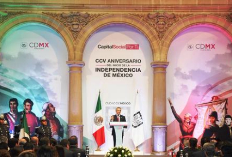 El jefe de Gobierno del Distrito Federal adelantó el Grito de Independencia en el Antiguo Palacio del Ayuntamiento, con motivo del 205 aniversario del