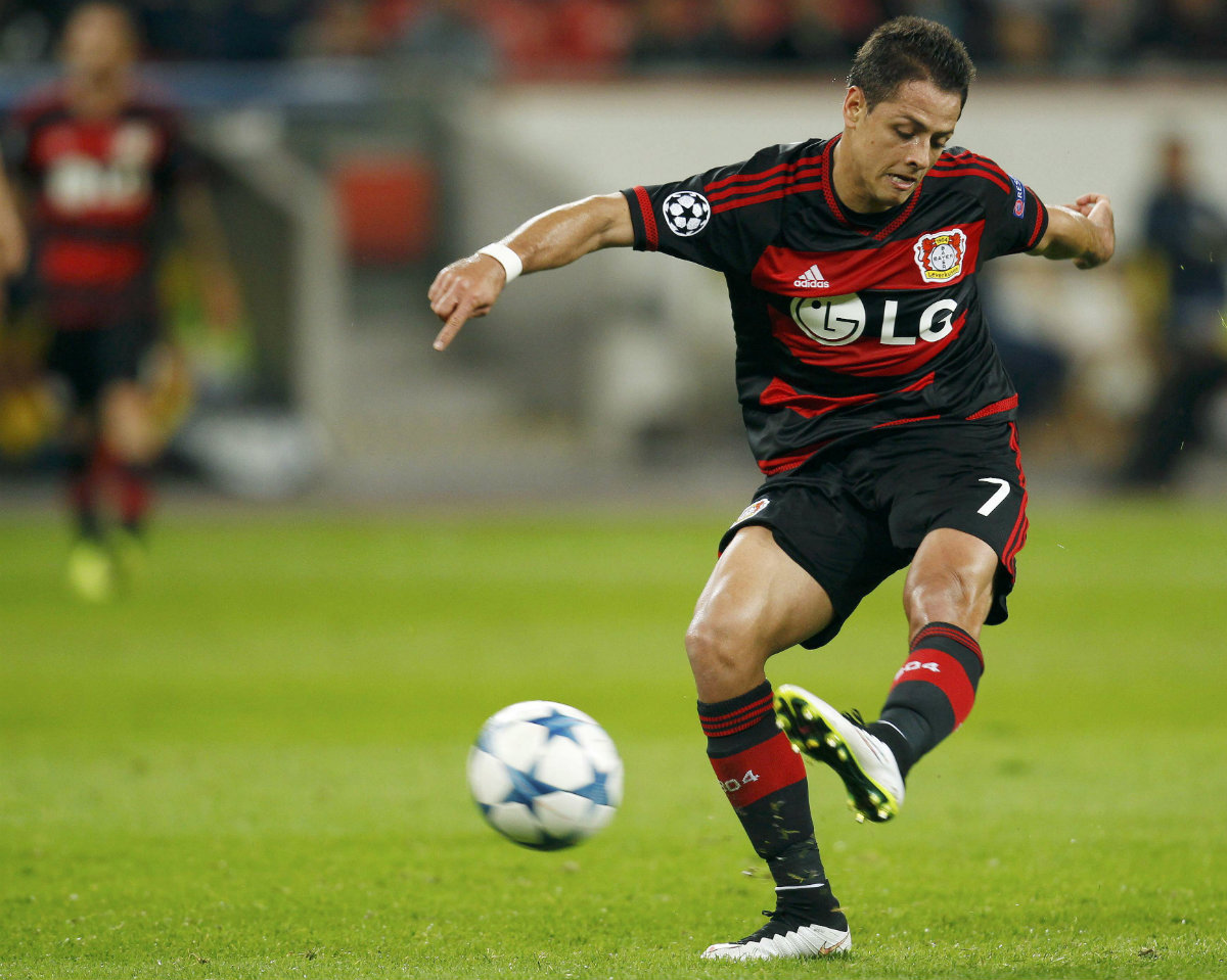 Chicharito anota en la goleada del Bayer Leverkusen en Champions