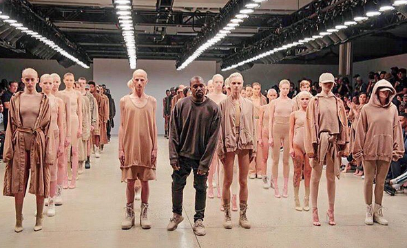 Kanye West presentó en Nueva York la segunda parte de su colección Yeezy. 