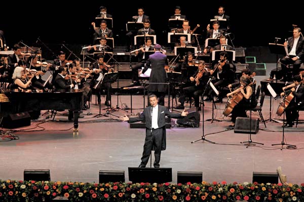 La orquesta estuvo compuesta por más de 40 músicos.