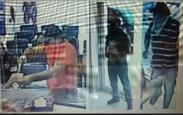 Los delincuentes han sido capturados por las cámaras de videovigilancia.