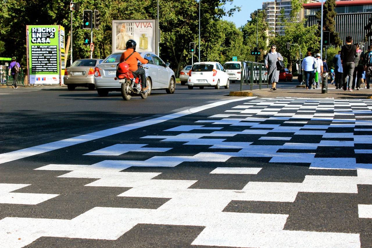 El colectivo invita a hacer balizamientos artísticos y temáticos con pintura en calles