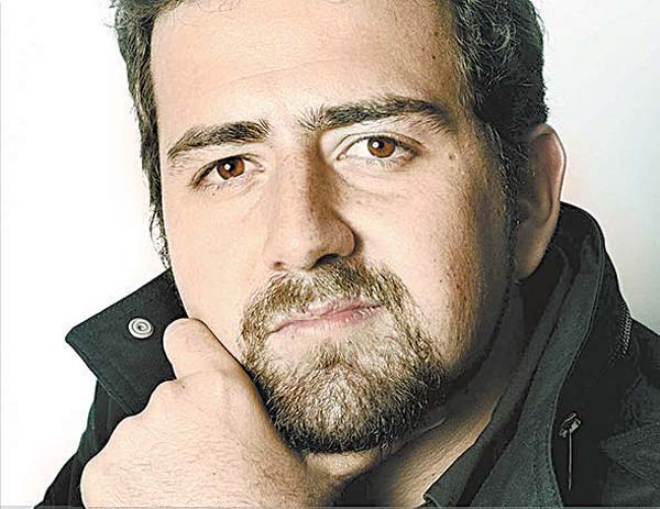 Sergio Villegas, escenógrafo.