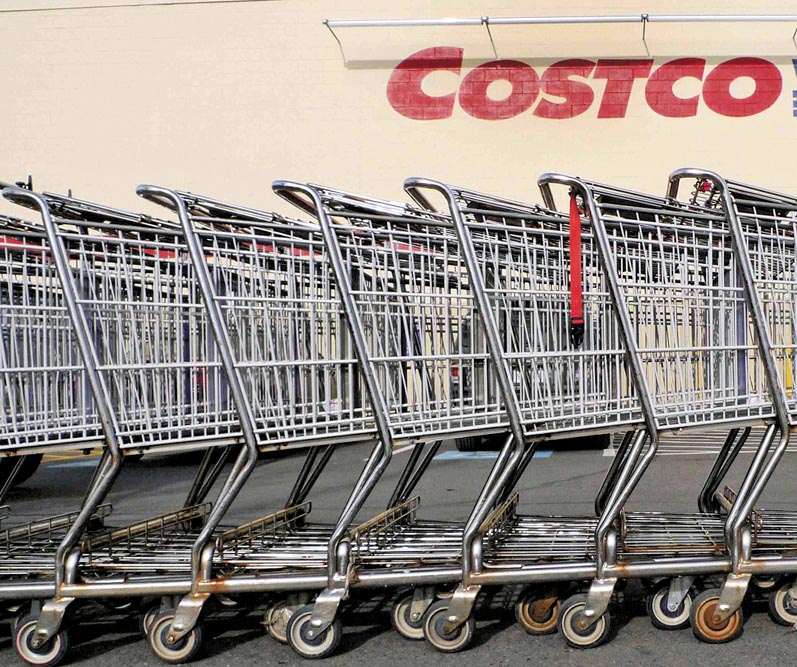 Este cobro adicional está tajantemente prohibido en los contratos entre bancos y comercios. 