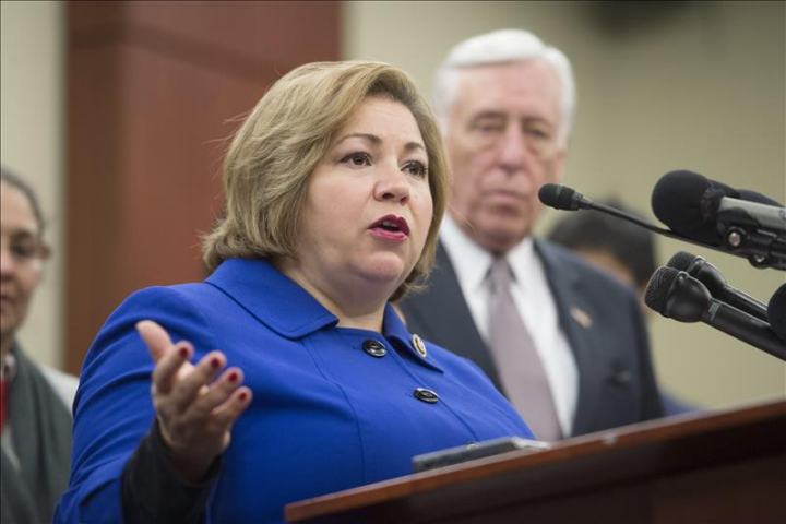 La demócrata Linda Sánchez, presidenta del Caucus Hispano del Congreso (CHC), animó a los hispanos a registrarse para votar