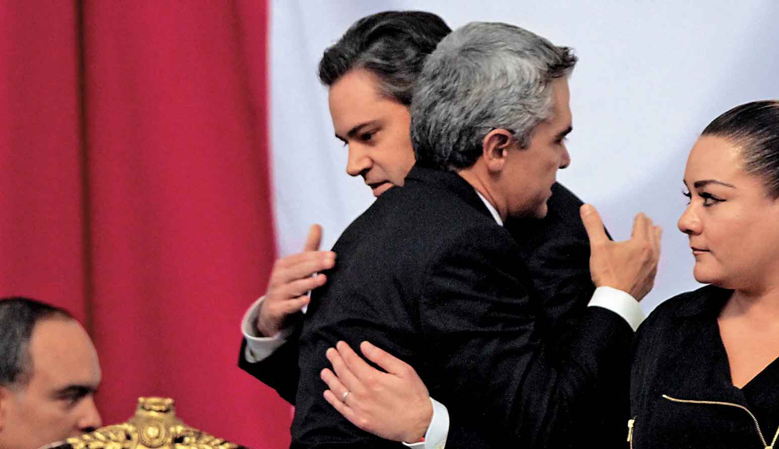 El mandatario capitalino y Aurelio Nuño, titular de la SEP, en representación del gobierno federal.