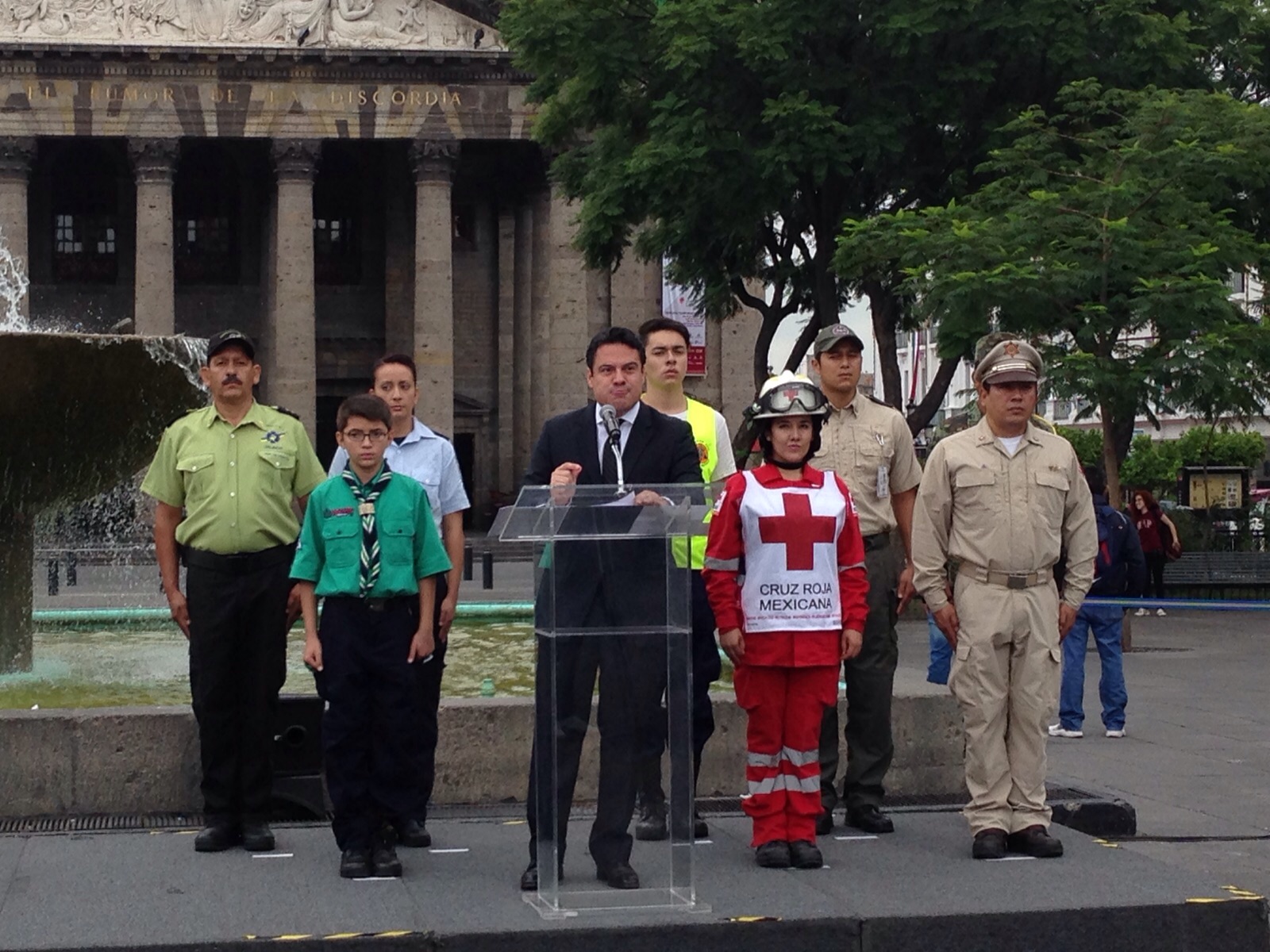 La ceremonia que tuvo lugar en plaza Liberación fue encabezada por el Gobernador del estado, Aristóteles Sandoval 