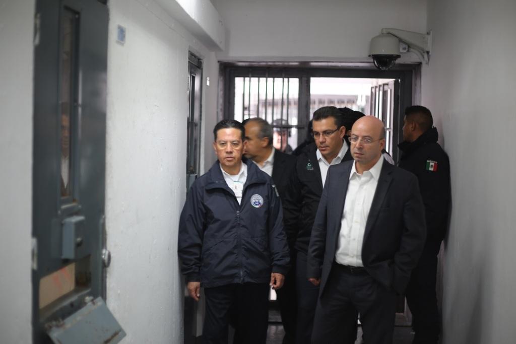 El comisionado Nacional de Seguridad también escuchó las demandas de los internos.