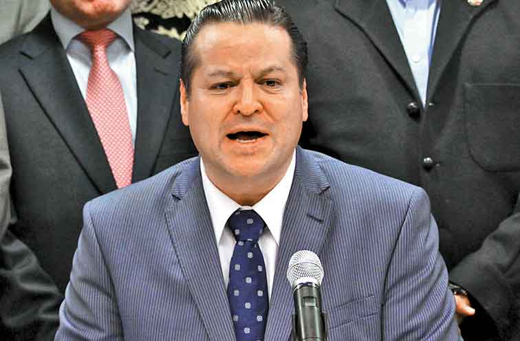 Fernando Herrera, coordinador de los senadores panistas.