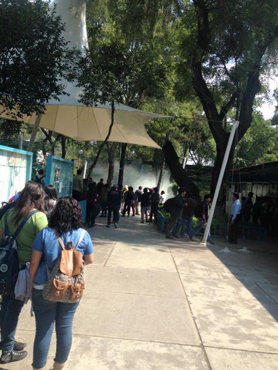 Un grupo de al menos 80 porros tomaron la dirección del CCH Vallejo y mantienen a 20 personas retenidas.