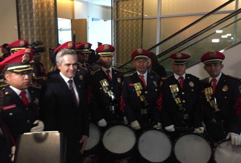 El jefe de Gobierno capitalino, Miguel Ángel Mancera, felicitó a los ahora 18 mil elementos que forman parte de la Policía Bancaria e Industrial, en e
