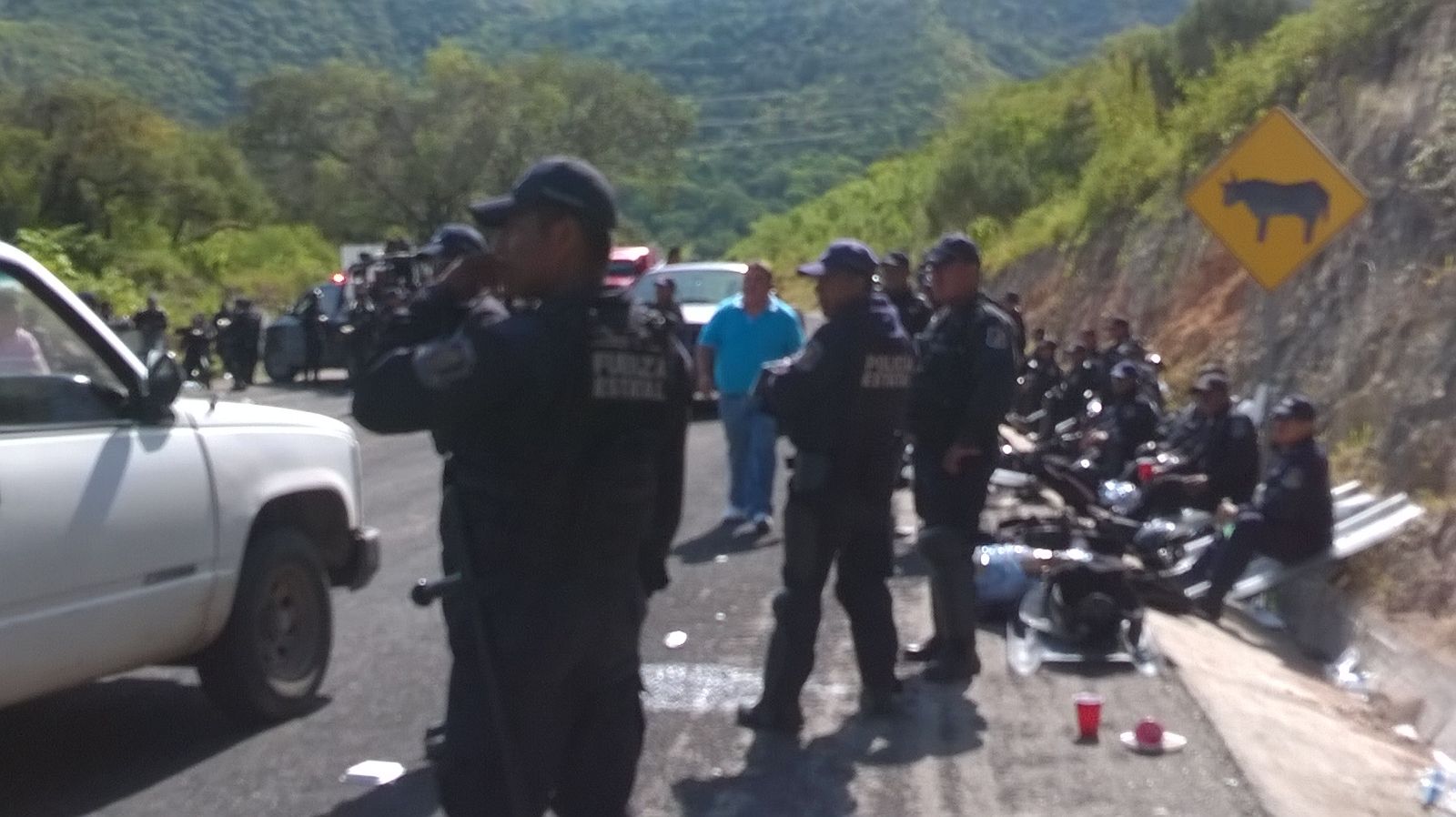 Los policías se quedaron en la zona conocida de los túneles.