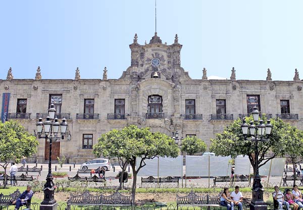 Hoy se reunirán en el Palacio de Gobierno los organismos que están en contra de la ley y miembros del Poder Ejecutivo.