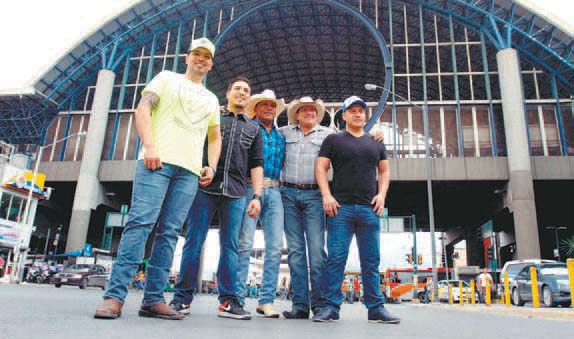 Gigante de América posó antes de grabar el videoclip.