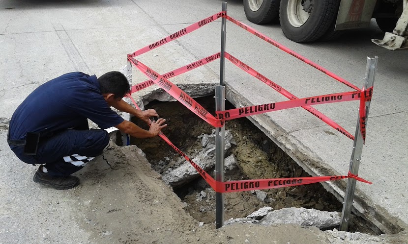 Hundimiento en la avenida Ejército Mexicano.