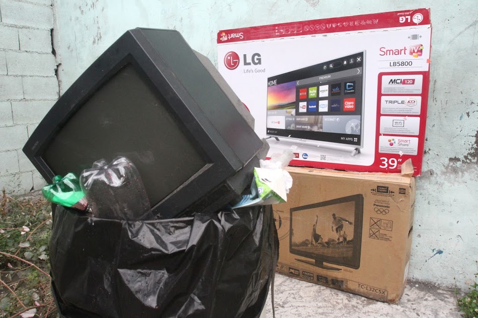 Con ayuda de un convertidor, se podrán seguir usando los viejos televisores. 