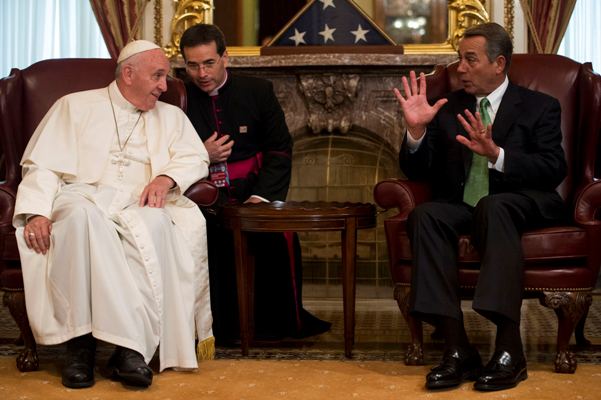 El Papa fue recibido por el congresista John Boehner