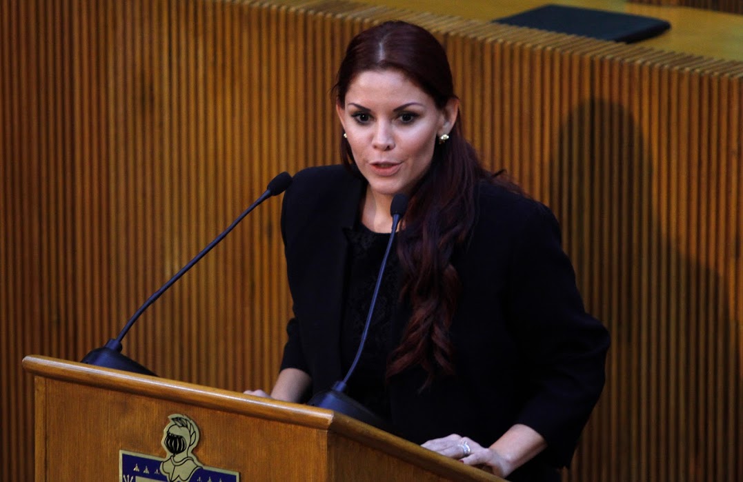 Karina Barrón, coordinadora de la bancada sin partido. 