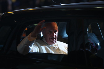 El papa Francisco abandona la catedral de san Patricio esta noche, en Nueva York