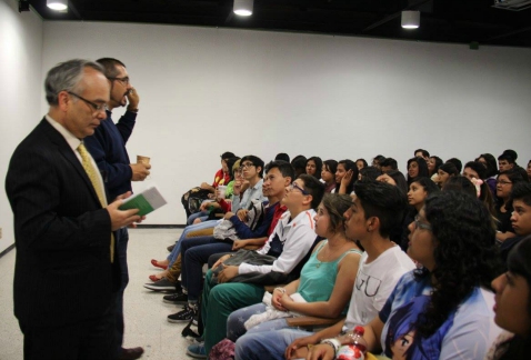 En el CCH Naucalpan se reanudaron actividades, luego de que casi por 24 horas sus insalaciones estuvieron tomadas por encapuchados autodenominados "an