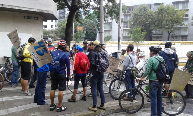Previo a la marcha que se realizará el día de hoy a un año de la desaparición de los 43 estudiantes de la Escuela Normal "Isidro Burgos", se organizó 