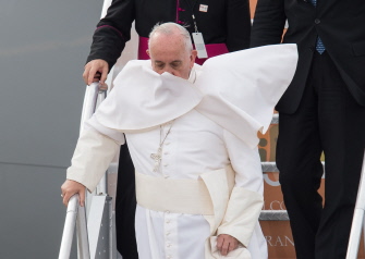 El papa Francisco (en la imagen, a su llegada a Filadelfia) sintió nostalgia durante el viaje desde Nueva York
