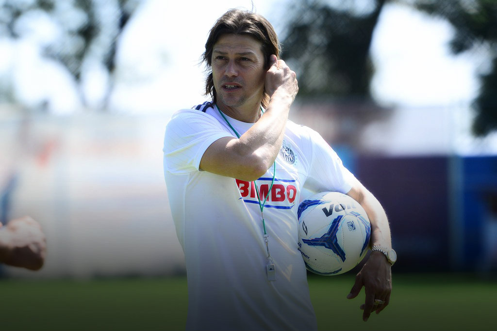 Matías Almeyda, director técnico de Chivas 