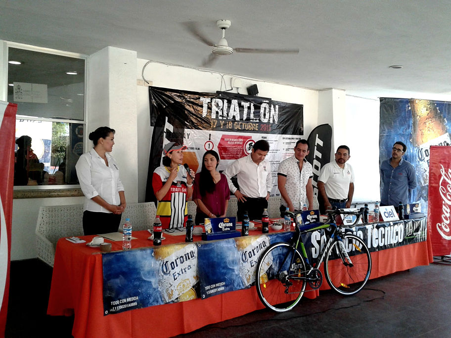 Presentación de la edición 2015 del Triatlón del Parque España.