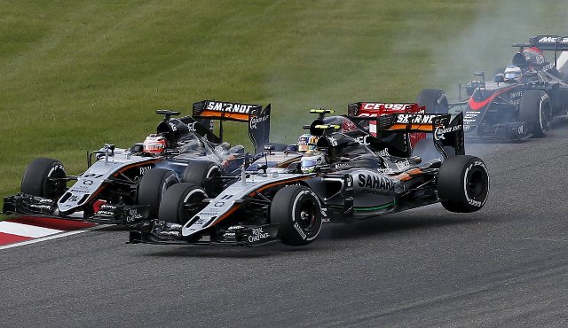 Sergio Pérez(adelante), piloto de la escuderia Force India